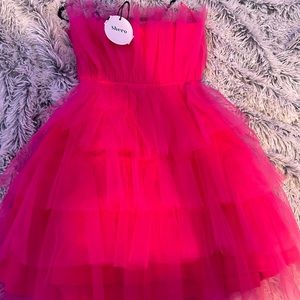 Pink tulle dress! 💓🌺